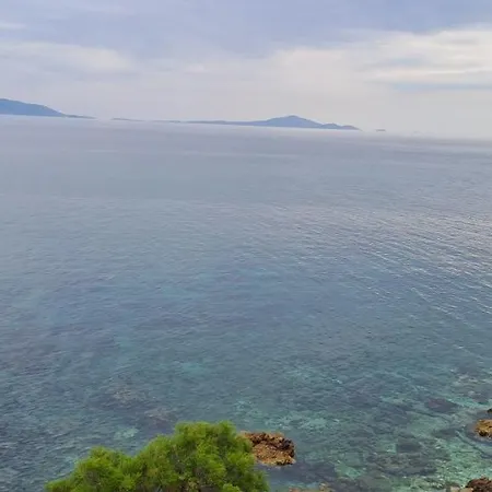 Dinas Apartment Piso Livadi