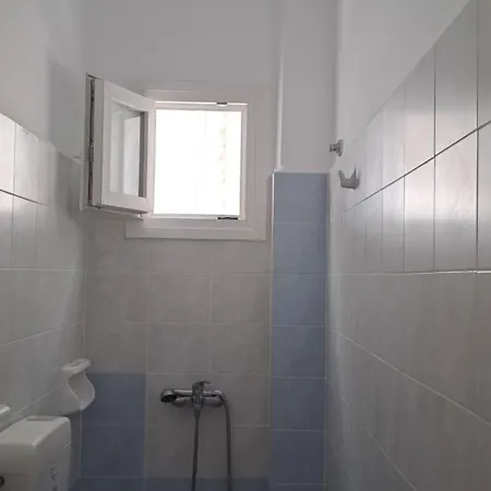 Dinas Πίσω Λιβάδι