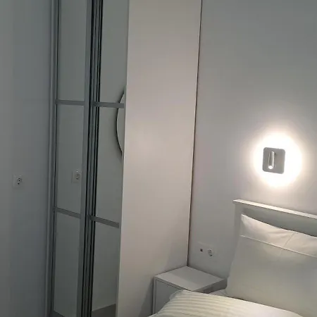 Dinas Apartment Piso Livadi