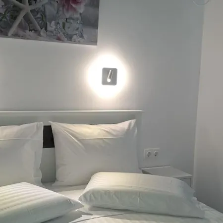 Dinas Apartment Piso Livadi