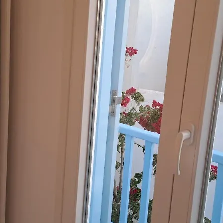 Dinas * Piso Livadi
