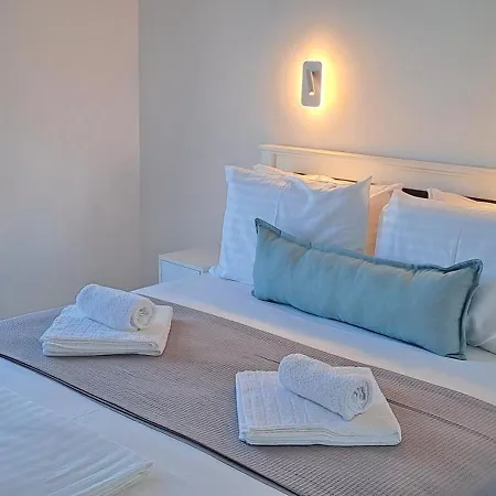 Dinas Apartment Piso Livadi