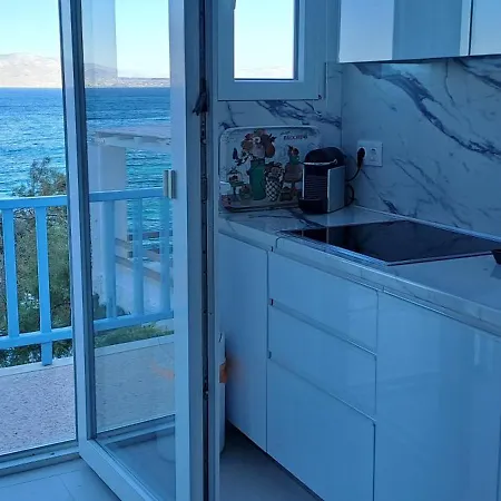 Dinas * ピソ ・リバディ