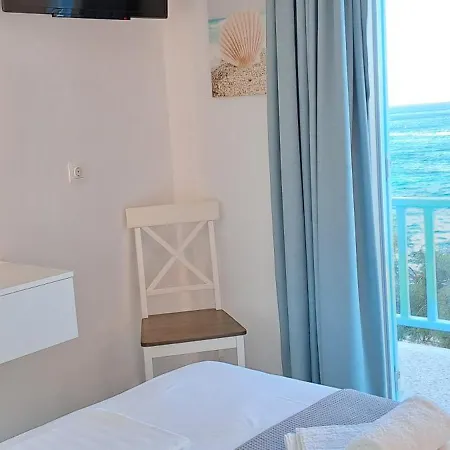 Apartment Dinas Piso Livadi