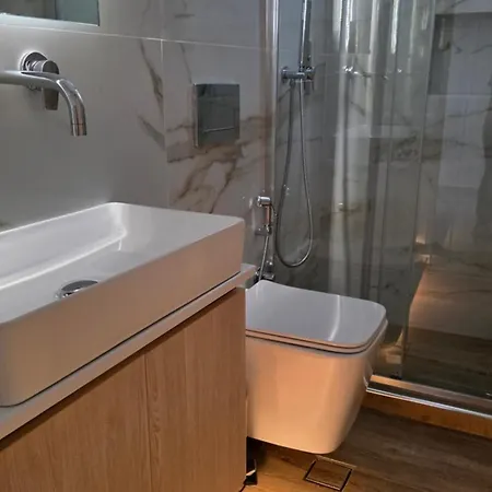 Dinas Apartment Piso Livadi