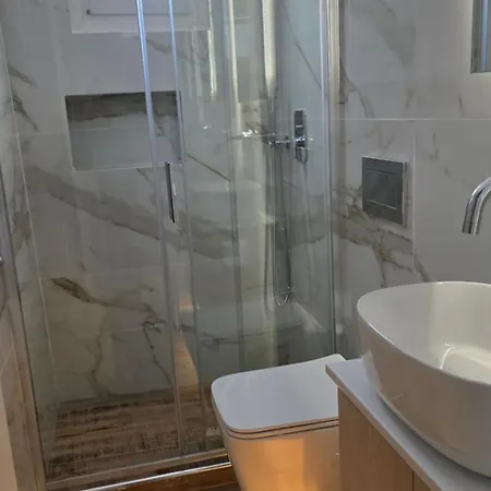 Apartment Dinas Piso Livadi