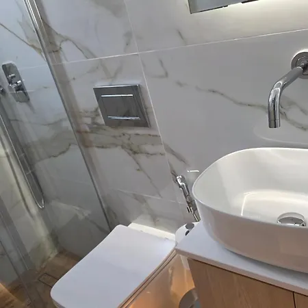 Apartment Dinas Piso Livadi