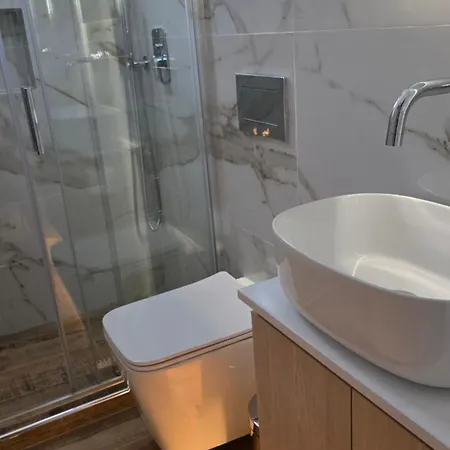 Dinas Apartment Piso Livadi