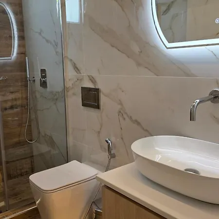 Apartment Dinas Piso Livadi
