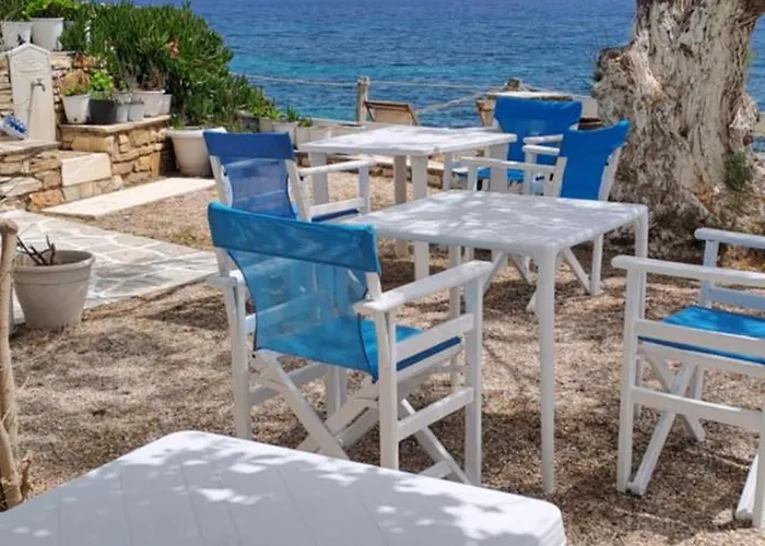 Dinas Πίσω Λιβάδι