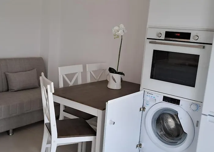 Dinas Πίσω Λιβάδι