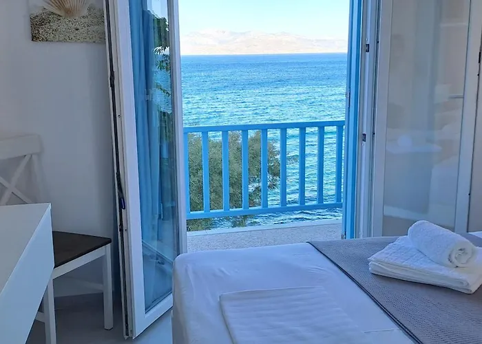 Dinas * Πίσω Λιβάδι