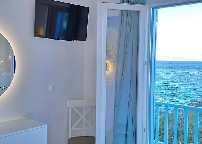 Dinas Πίσω Λιβάδι