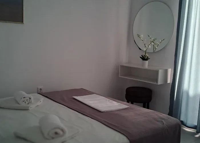 Dinas Πίσω Λιβάδι