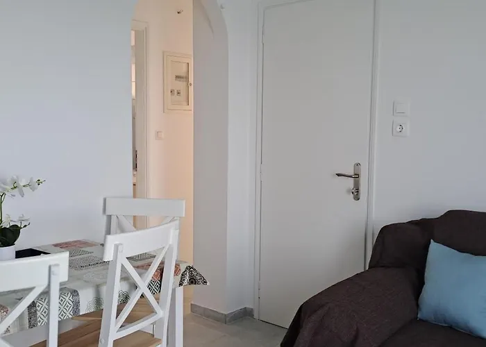 Dinas * Πίσω Λιβάδι