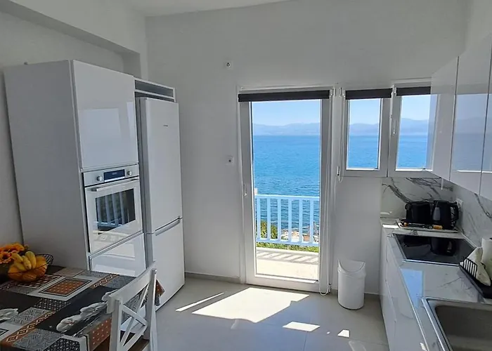 Dinas Διαμέρισμα