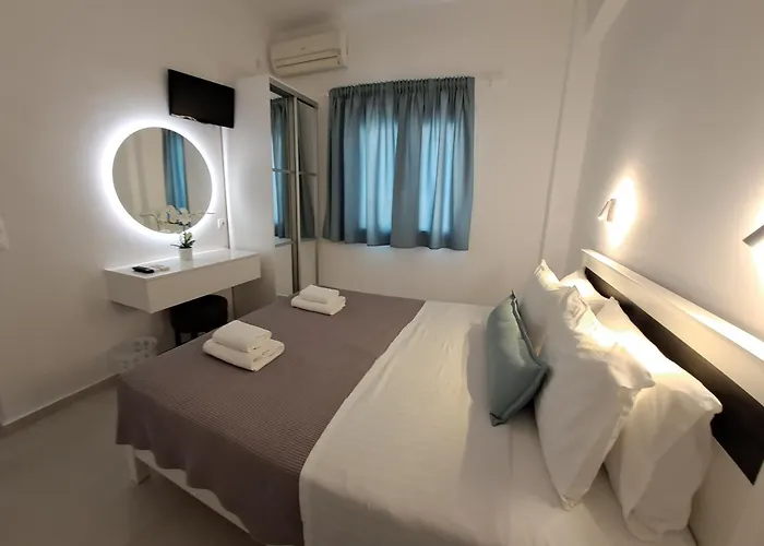 Dinas * Πίσω Λιβάδι